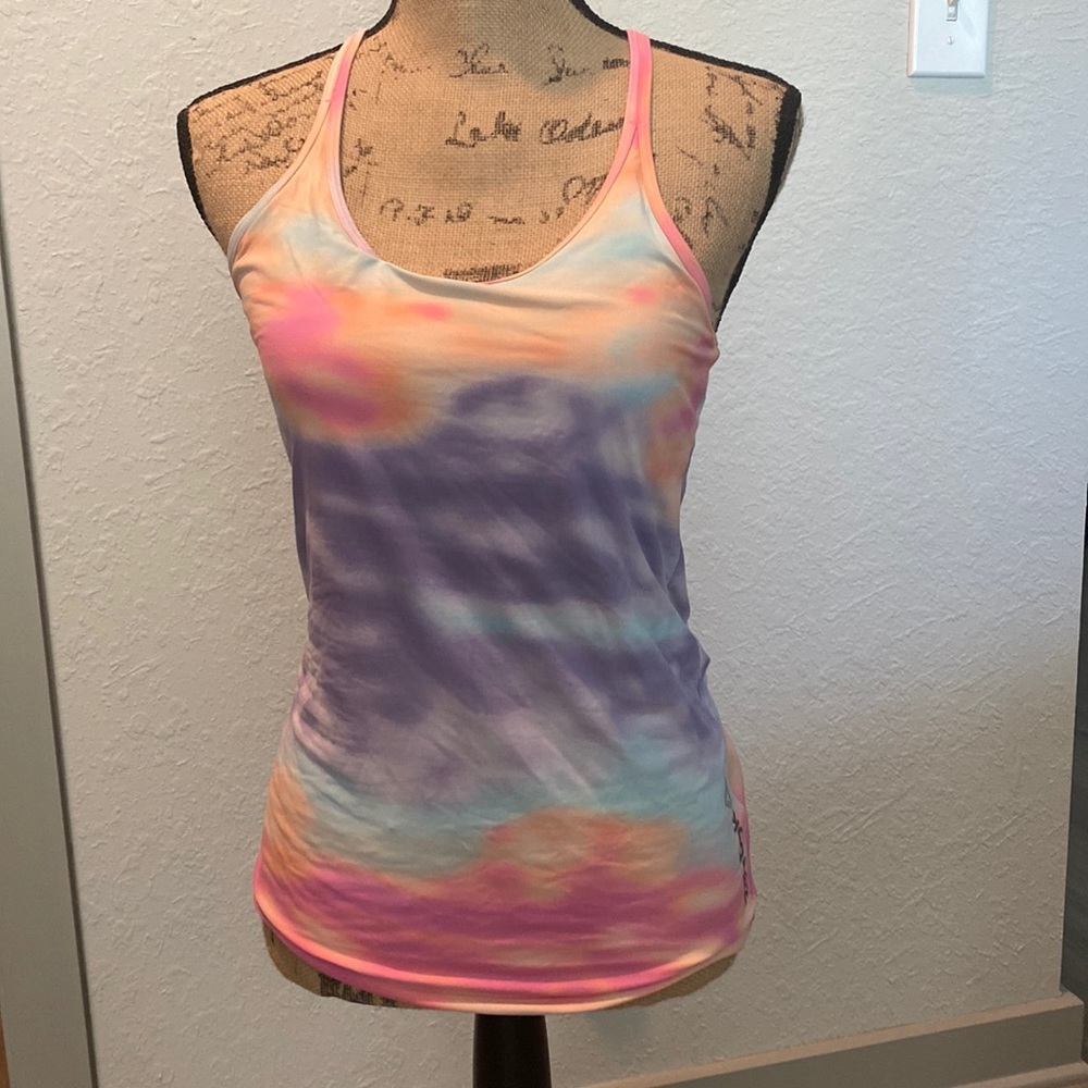 - Womens Les Mills Reebok Tie Dye Tank Top Play Dry w/ built in  bra Size:S